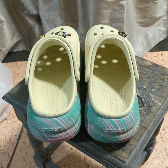 CROCS limited edition vacation Paradise Cream and Pink Clogs - Picture 3 of 5